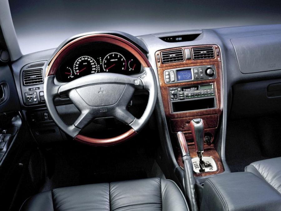  Mitsubishi Galant 1996 года  (фото 2 из 10)